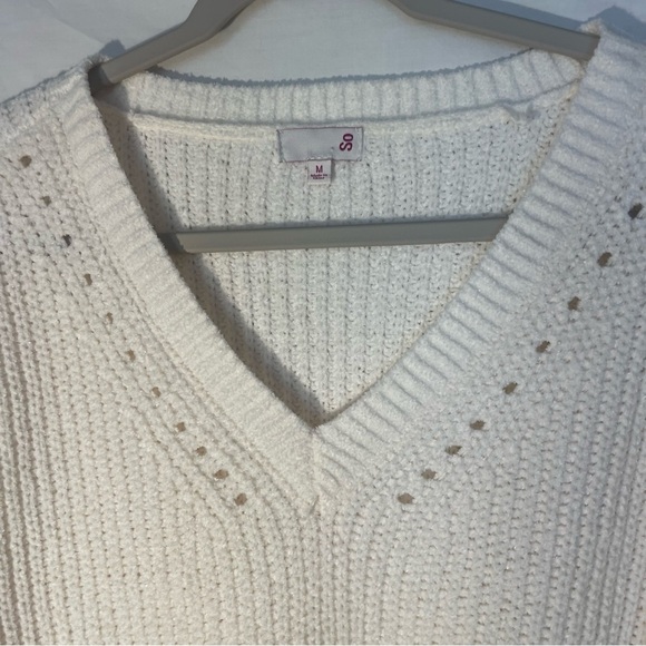 SO White V-Neck Sweater long sleeve size medium very soft - Picture 3 of 7